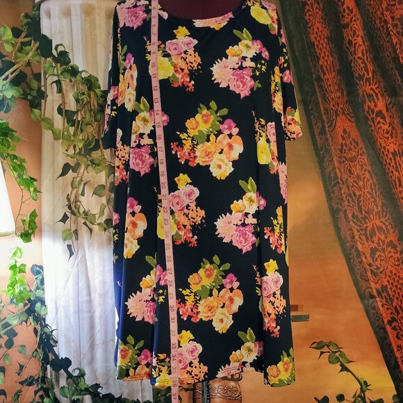 EUC: Tiffany & Grey Sze 3X Black Floral Shift Dress - Picture 5 of 6